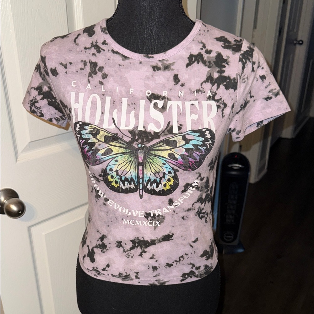 🖤HOLLISTER PURPLE/BLK BUTTERFLY CROP TOP SIZE M🖤